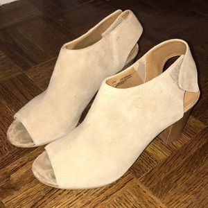 Camel peep toe shoes